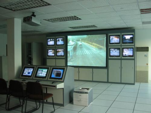 海南海口监控操作台在监控室的使用